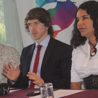 Hoteles y turismo frente a la IA de contratación: cómo evitar que la automatización dañe la inclusión