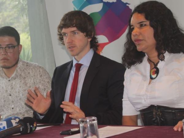 Hoteles y turismo frente a la IA de contratación: cómo evitar que la automatización dañe la inclusión